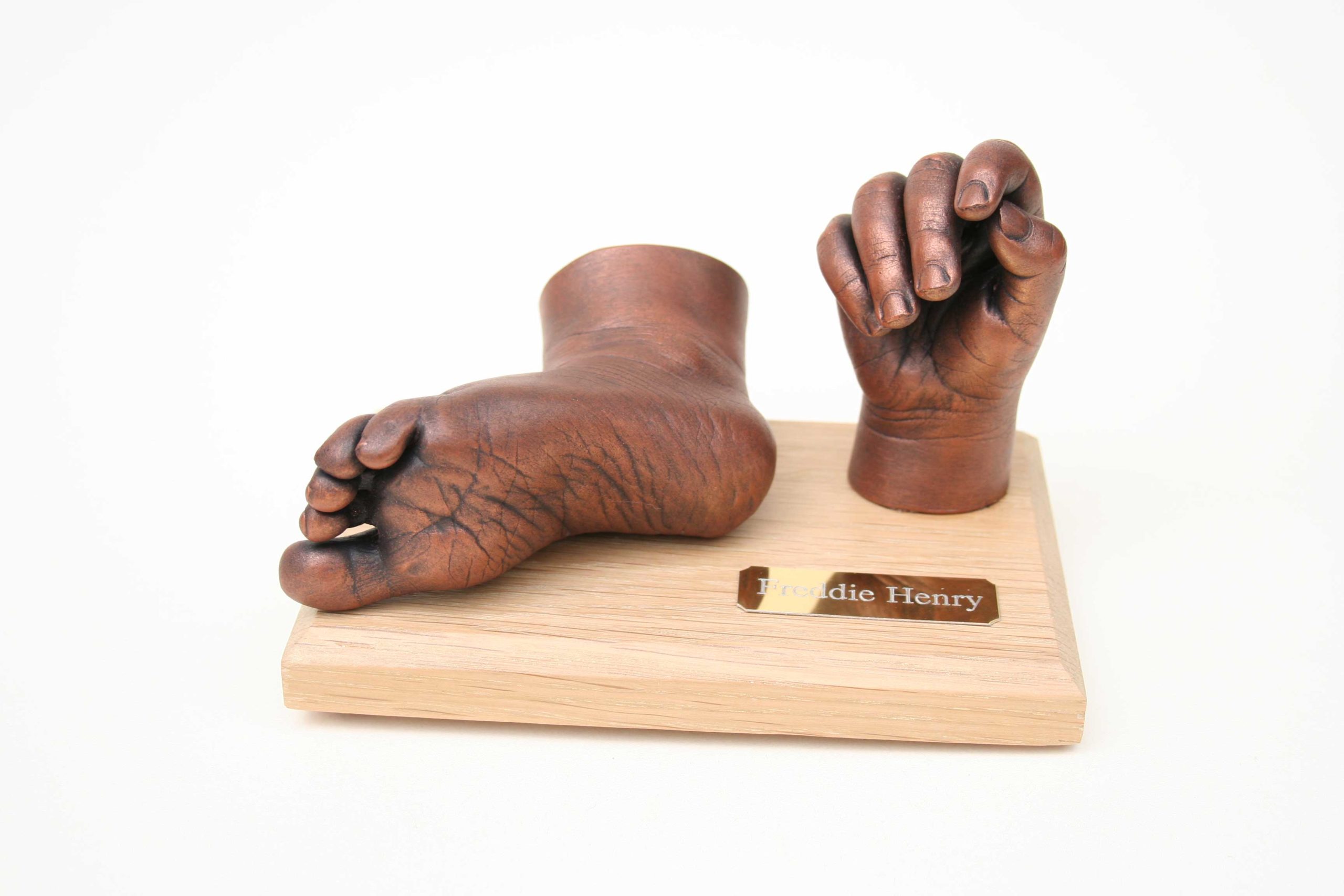 baby-hand-foot-cast-oak-base-med
