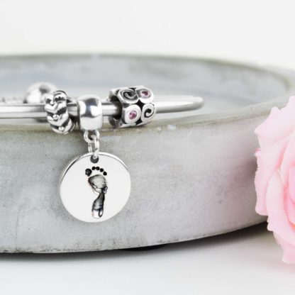 personalised-sterling-silver-circle footprint-charm-bracelet