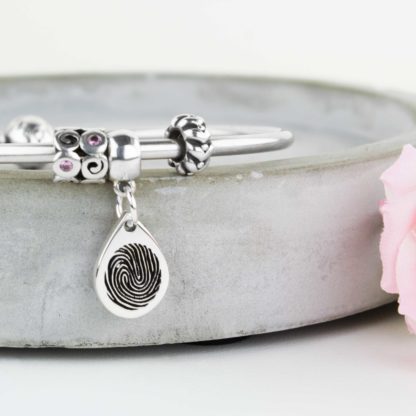 personalised-sterling-silver-teardrop-memorial-fingerprint-charm-bracelet