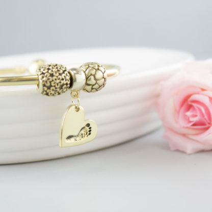 personalised-gold-heart-charm-footprint-bracelet