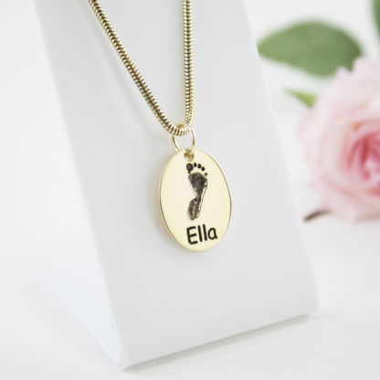 gold-oval-footprint-pendant-personalised-necklace