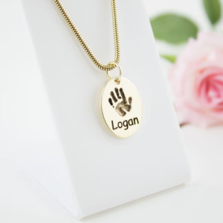 gold-oval-handprint-pendant-personalised-necklace