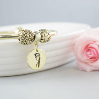 personalised-gold-round-charm-footprint-bracelet
