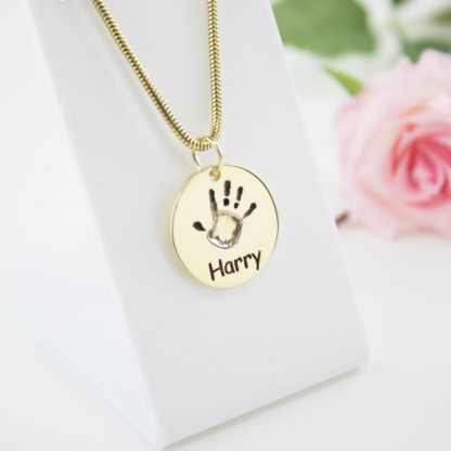 gold-round-handprint-pendant-personalised-necklace