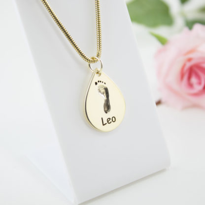 gold-teardrop-footprint-pendant-personalised-necklace