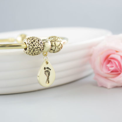 personalised-gold-teardrop-charm-footprint-bracelet