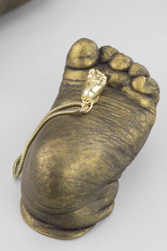 mini-gold-hand-foot-jewellery-pendant-2-portrait